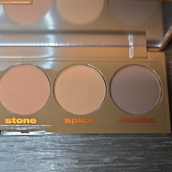 Beauty For Certain "Soft to Sculpted" Eye Contour Palette - Picture 4 of 8